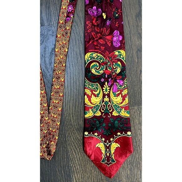 GIANNI VERSACE VINTAGE BAROQUE PAISLEY TIE FLOWER RED GOLD Hand Made SILK 60"L - Picture 2 of 4